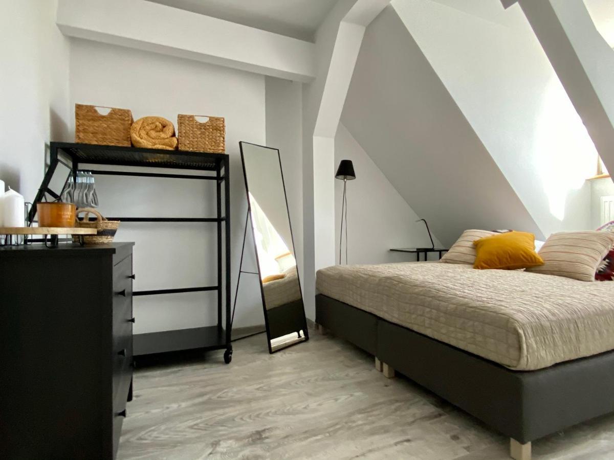 Apartament Hrabala Єленя-Ґура Екстер'єр фото